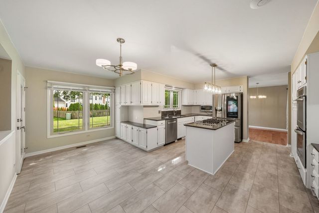 1901 Brandywyn Lane, Buffalo Grove, IL 60089