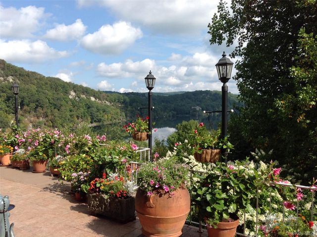 225 E Lake Road, Tuxedo Park, NY 10987
