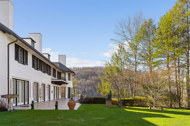 225 E Lake Road, Tuxedo Park, NY 10987