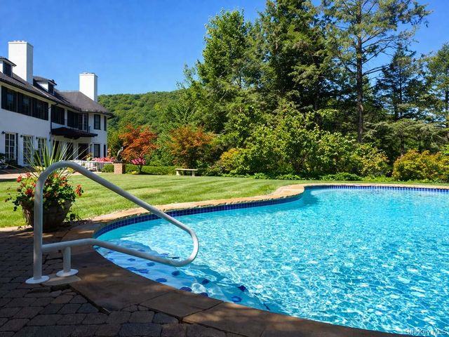225 E Lake Road, Tuxedo Park, NY 10987