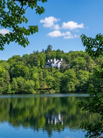 225 E Lake Road, Tuxedo Park, NY 10987