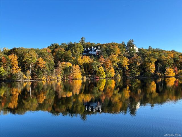 225 E Lake Road, Tuxedo Park, NY 10987