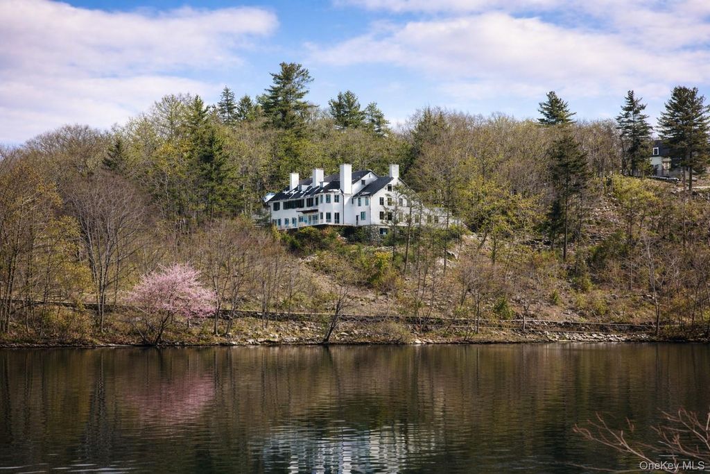 225 E Lake Road, Tuxedo Park, NY 10987