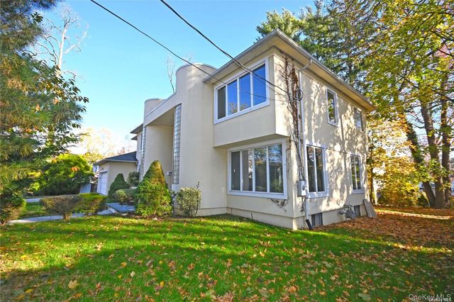 24 Warwick Road, Great Neck, NY 11023