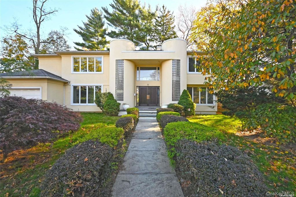 24 Warwick Road, Great Neck, NY 11023