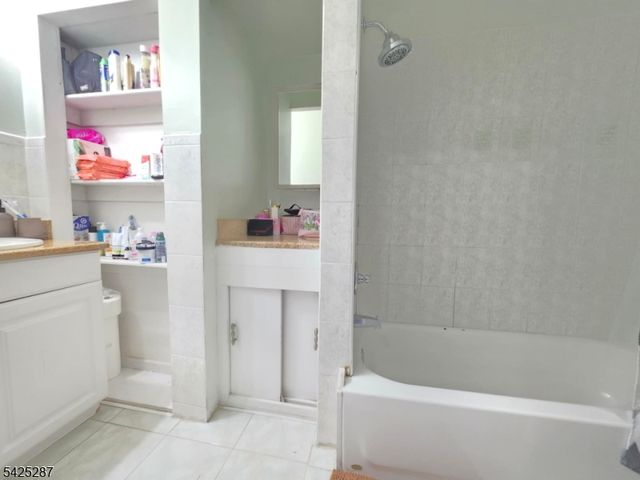 747 Canton St, Elizabeth City, NJ 07202