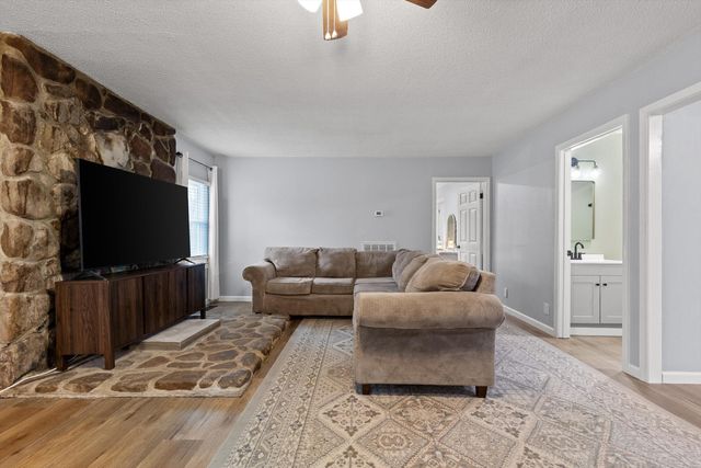 13747 Bretton Drive, Soddy Daisy, TN 37379