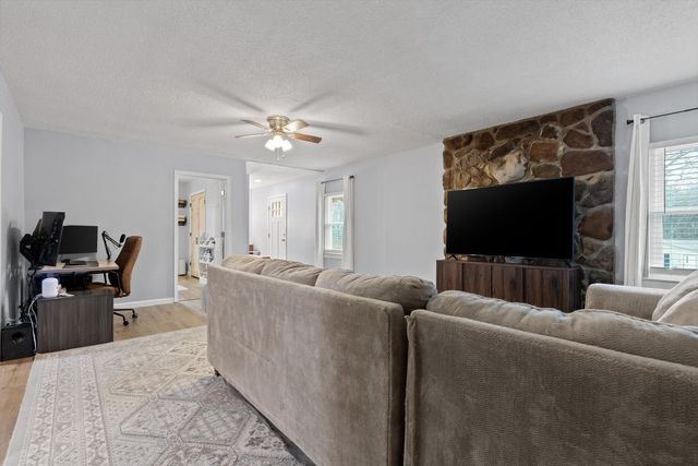 13747 Bretton Drive, Soddy Daisy, TN 37379