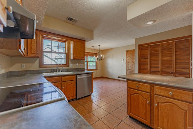 6810 Copperfield Drive, Evansville, IN 47711