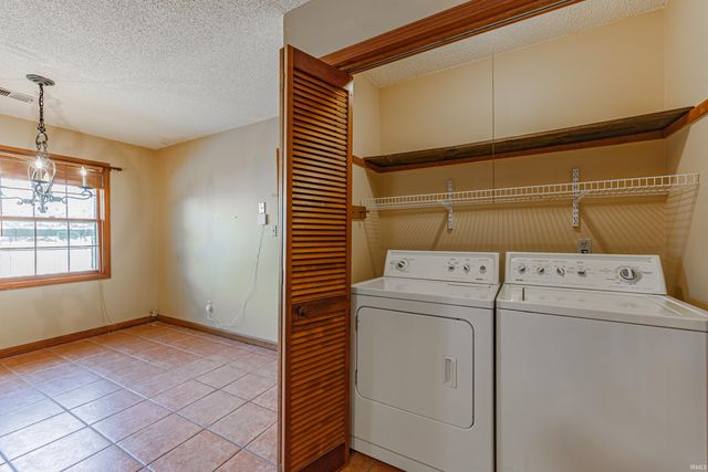 6810 Copperfield Drive, Evansville, IN 47711