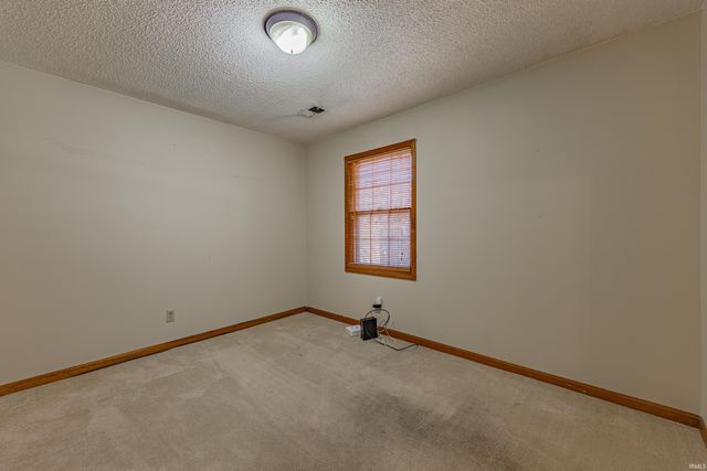 6810 Copperfield Drive, Evansville, IN 47711