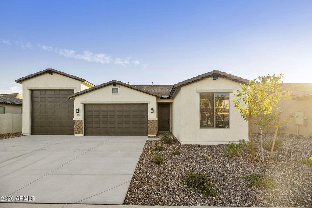 4933 W CAPISTRANO Avenue, Laveen, AZ 85339