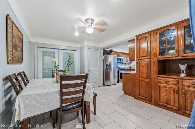 6921 Robindale Avenue, Dearborn Heights, MI 48127