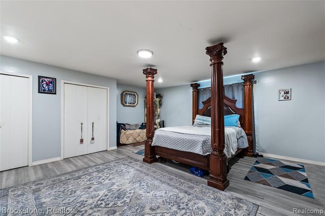 6921 Robindale Avenue, Dearborn Heights, MI 48127