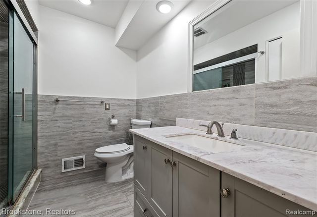 6921 Robindale Avenue, Dearborn Heights, MI 48127