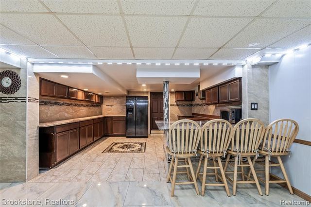 6921 Robindale Avenue, Dearborn Heights, MI 48127