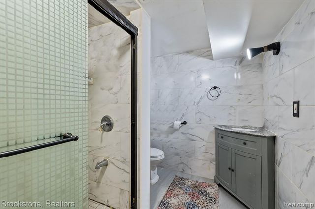 6921 Robindale Avenue, Dearborn Heights, MI 48127