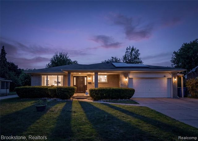 6921 Robindale Avenue, Dearborn Heights, MI 48127