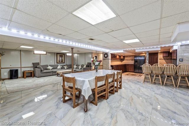 6921 Robindale Avenue, Dearborn Heights, MI 48127