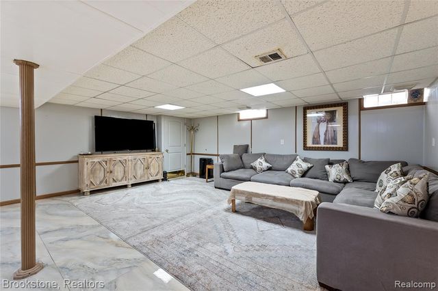 6921 Robindale Avenue, Dearborn Heights, MI 48127
