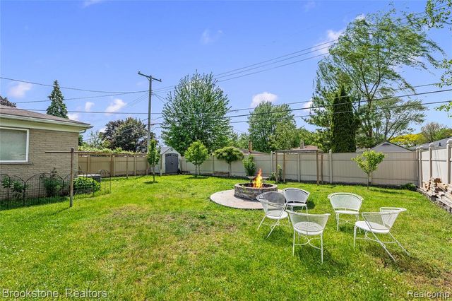 6921 Robindale Avenue, Dearborn Heights, MI 48127