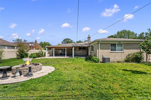 6921 Robindale Avenue, Dearborn Heights, MI 48127
