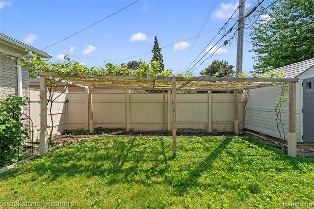 6921 Robindale Avenue, Dearborn Heights, MI 48127