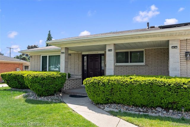 6921 Robindale Avenue, Dearborn Heights, MI 48127