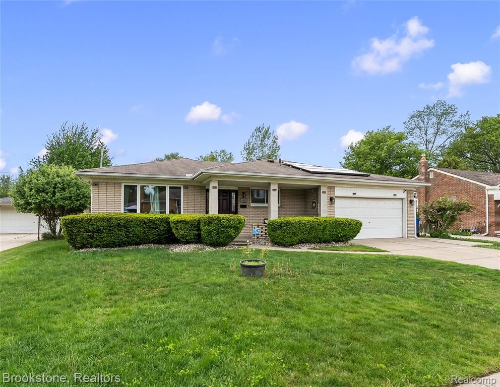 6921 Robindale Avenue, Dearborn Heights, MI 48127