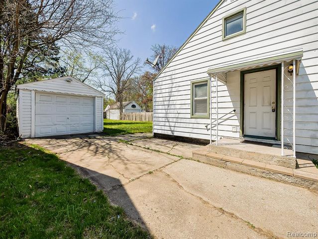 13957 San Jose, Redford, MI 48239