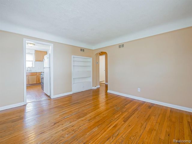 13957 San Jose, Redford, MI 48239