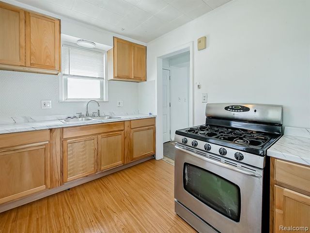 13957 San Jose, Redford, MI 48239