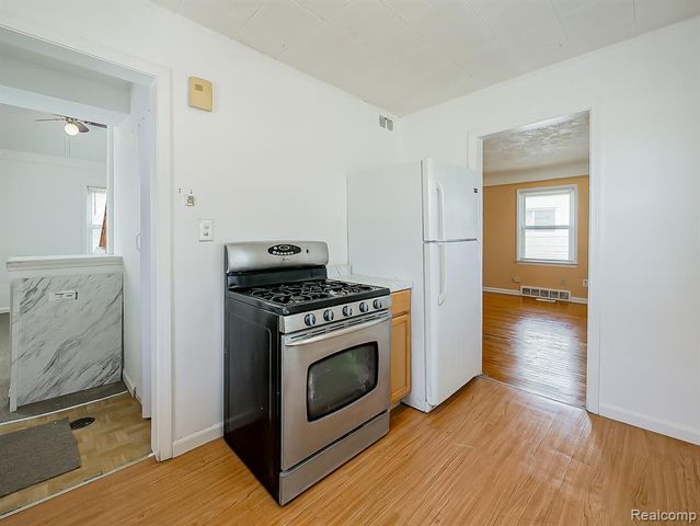 13957 San Jose, Redford, MI 48239