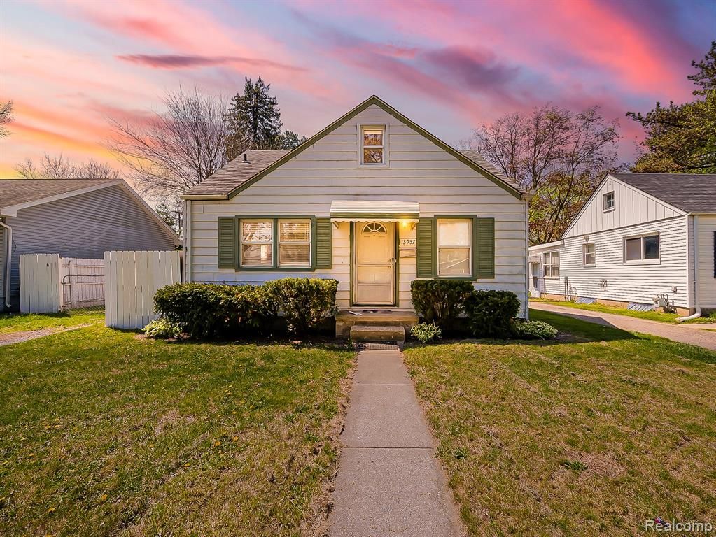 13957 San Jose, Redford, MI 48239