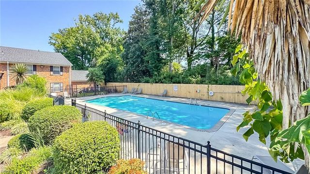 1006 Barclay Sq, Virginia Beach, VA 23451