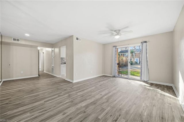 1006 Barclay Sq, Virginia Beach, VA 23451