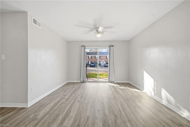 1006 Barclay Sq, Virginia Beach, VA 23451