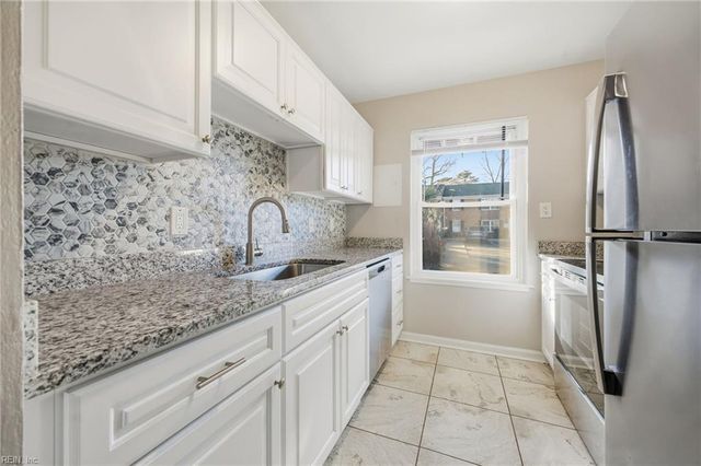 1006 Barclay Sq, Virginia Beach, VA 23451