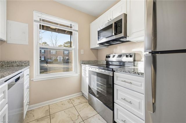 1006 Barclay Sq, Virginia Beach, VA 23451