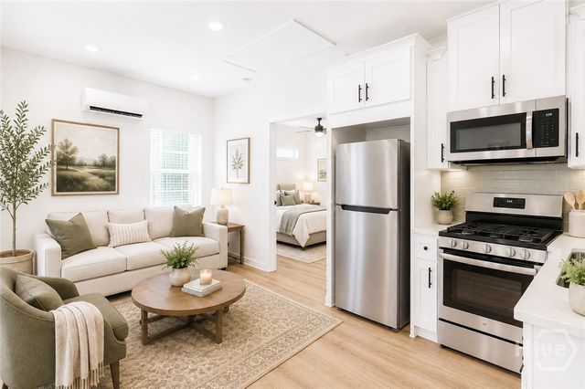 615 E 38th Street, Savannah, GA 31401