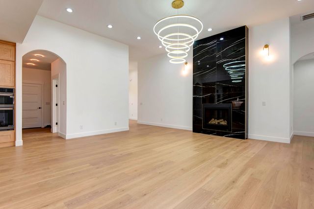 6043 S Holland Avenue, Springfield, MO 65810