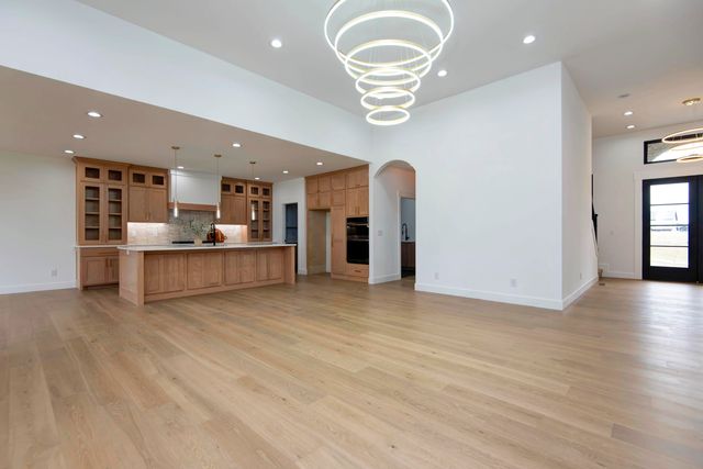 6043 S Holland Avenue, Springfield, MO 65810