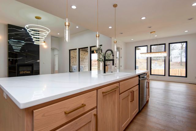 6043 S Holland Avenue, Springfield, MO 65810