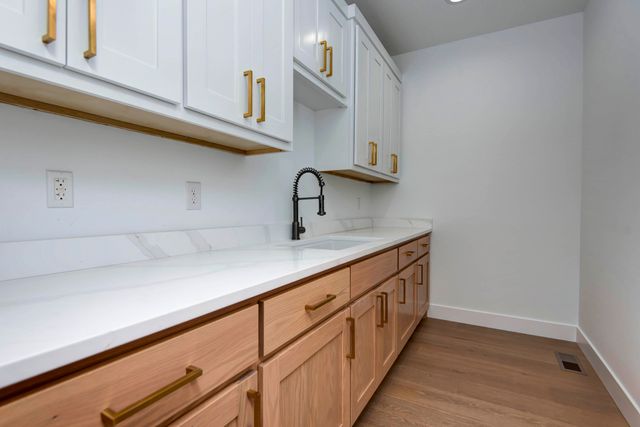 6043 S Holland Avenue, Springfield, MO 65810