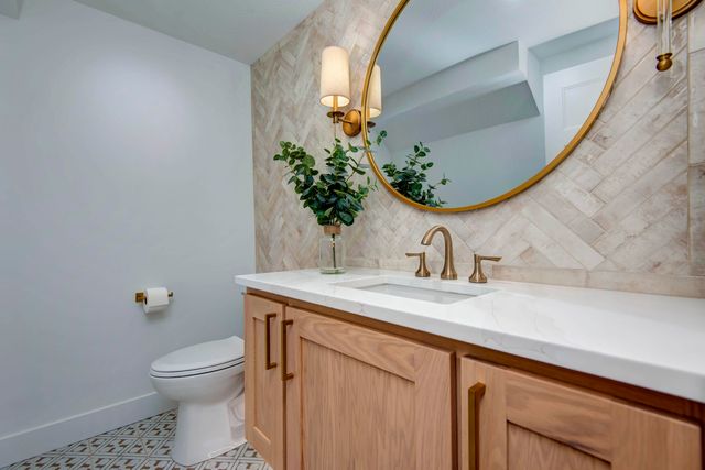 6043 S Holland Avenue, Springfield, MO 65810