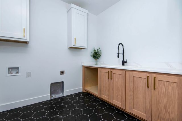 6043 S Holland Avenue, Springfield, MO 65810