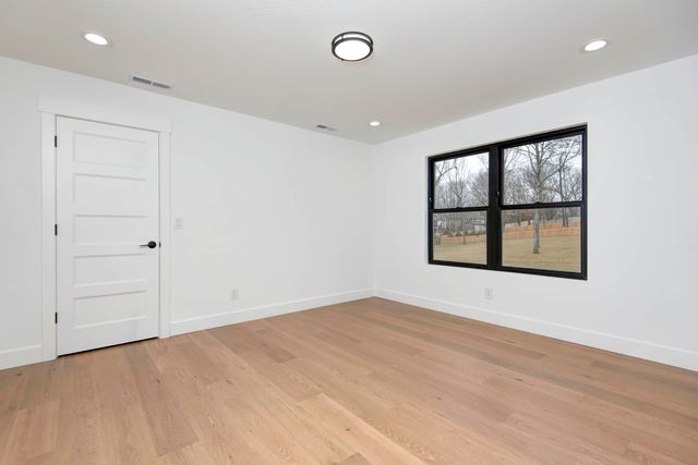 6043 S Holland Avenue, Springfield, MO 65810