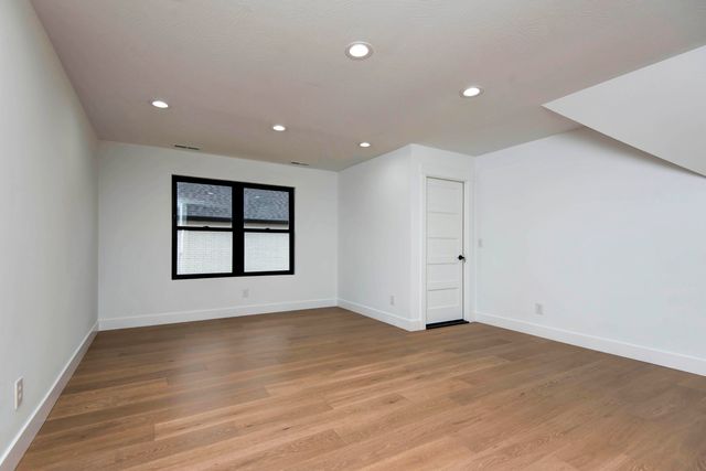 6043 S Holland Avenue, Springfield, MO 65810