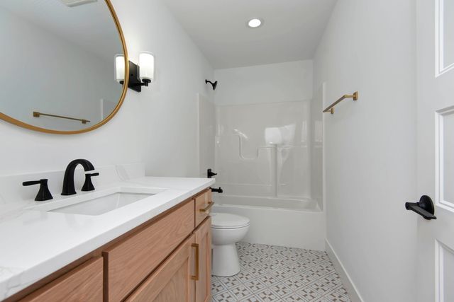 6043 S Holland Avenue, Springfield, MO 65810