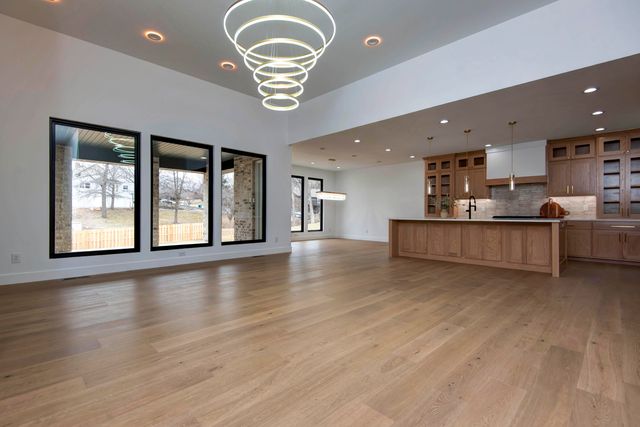 6043 S Holland Avenue, Springfield, MO 65810